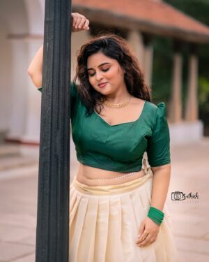 Thamizhvani Instagram - Mansilaayoo 🌼🌴🪷🛶🌾🪔

#onamlook #fyp #picofthedays #aniruthian #manjuwarrier #keralafestival