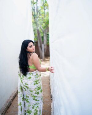 Thamizhvani Instagram - Cherishing 🍏💚

Potrait by @mcgstudio8216

#potrait #instapost #instafashion #instadaily #instagood #instatrending #photography #saree #sareelove #sareelover #greensaree #sunset #tamil  #insta #fyp #explore #instagram