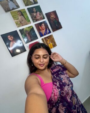 Thamizhvani Instagram - Too glam to give a damn & Dancing with lights too 🤩🥳

#selfietime #fyp #instapost 
#lightsup #diwali