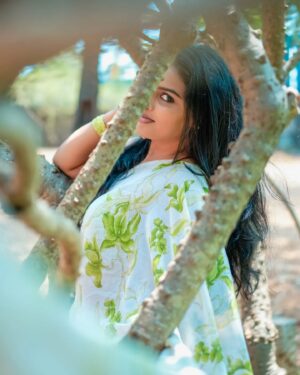 Thamizhvani Instagram - Cherishing 🍏💚

Potrait by @mcgstudio8216

#potrait #instapost #instafashion #instadaily #instagood #instatrending #photography #saree #sareelove #sareelover #greensaree #sunset #tamil  #insta #fyp #explore #instagram