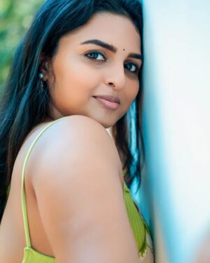 Thamizhvani Instagram - Short but full of Innocence 💚🤍

@mcgstudio8216 

#greenmagic #potrait #sareefashion
#instagram #instagood #instalife