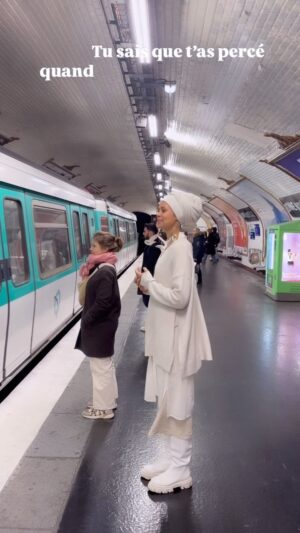 Tiga Instagram - Toujours boire le verre plein ! 😄🤙
#paris #metro #transportdequalité #noublionspasdêtreheureux 😘