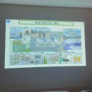 Tomomi Kuno Instagram - 徳島県海陽町 南海レスキュー
2025年1月13日(月)14日(火)
奇跡の共演を見逃すな！！

大里松原海岸　世界初共演！
世界初DMV×水陸両用車AAV

まぜのおか
装甲車試乗、特殊車両、防災展示など

徳島県海陽町は
復興まちづくりのための事前準備ガイドライン
満点を獲得した全国5自治体のうちのひとつです。

災害と真摯に向き合い安心して暮らせる街づくり
地域協働での力強い街づくりを進めて
全国の同様の課題を持つ地域の協力体制や
連携強化を進めてまいりました。

今回、南海レスキューの実施に先立ち
陸上自衛隊徳島駐屯地と海陽町建設防災課が
訓練実施の事前周知と防災意識の向上を目的に協議。
世界初の乗り物DMVと自衛隊の水陸両用車などとの同時出動が実現することとなりました。

#海陽町 #徳島県 #南海レスキュー #自衛隊 
#陸上自衛隊 #海上自衛隊 #航空自衛隊  #阿佐海岸鉄道
#DMV #防災 #減災 #津波 #南海トラフ #移住 
#定住 #移住したい人と繋がりたい #安心して暮らせる町 
#鉄道 #鉄道写真 #奇跡の瞬間 #自衛隊好きな人と繋がりたい #ミリタリー #ミリタリーツアー 
#防災訓練 #移住したい