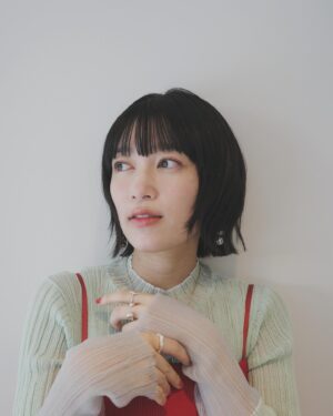 Tomoyo Kurosawa Instagram - 🪐

はじめてのガンチャン、ありがとうございました！
劇場先行版『機動戦士Gundam GQuuuuuuX -Beginning-』は
1月17日（金）より全国の劇場にて公開です。

是非劇場でお楽しみください！！

#ガンダム #ジークアクス #gquuuuuux 
#ガンチャン 

・・・・・・・・・・・・・・・・・・・・

イヤリング @karhtu_press @tzumei_accessory 
ネックレス/リング @nanaguofficial