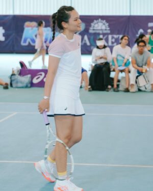 Twinda Rarasati Instagram - wearing @asicsid for more stability & better flexibility 💙🎾