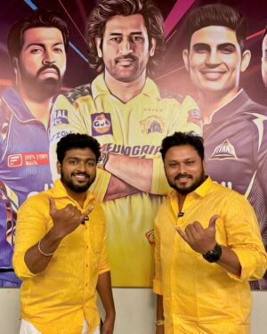 VJ Siddhu Instagram - Namma innings 9th over la irundhu! 💛💙🔥
.
.
#vjsiddhuvlogs #vjsiddhu❤️ #vjsiddhu #csk #ipl #mumbai #mumbaiindians #mumbaiindians💙 #ipl2024 #commentry #sport #cricket