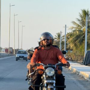VJ Siddhu Instagram - Karuppan kusumbu Karran 🔥🔥🔥🔥 

#vjsiddhu #vjsiddhuvlogs #vjsiddhuvlogsbiketrip #vjsiddhubiketrip