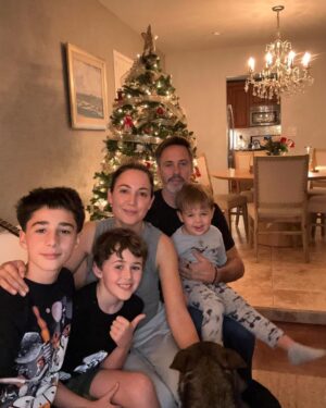 Valeria Gastaldi Instagram - Felices fiestas en familia ❤️

Brindo por ustedes y que nos reencontraremos pronto ✨