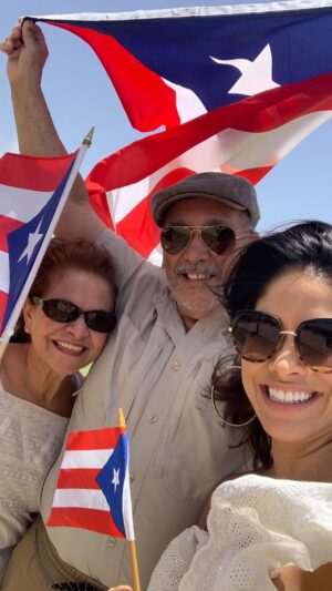Valery M. Ortiz Instagram - ¡Hola Hello Amigos! Ya estamos a días de la elección más importante de nuestras vidas. Como le digo en el video, mi voto por @KamalaHarris es personal! Hay muchísimas razones por mi voto pero para mi es tan importante que ella va proteger los derechos míos como mujer y el futuro de nuestros niños! Ella valora familia y sabe lo que es trabajar duro. 

¡El futuro de nuestra nación está en nuestras manos! ¡Tenemos que votar! Ejerce tu derecho al voto visitando: www.VOTE.gov 

Para más información (y inspiración!) por favor visita a @MomsRising @MamasConPoder 

#LatinasForHarris #VotoLatino #puertoriqueña #kamalaharris2024 #momsrising #mamasconpoder