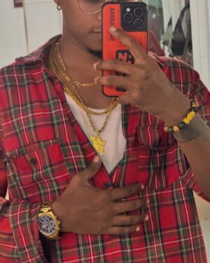 Vasantha Kumar P Instagram - That’s how I rock with ma fav சிவப்பு shirt 🚒
#4o1aar6ang®️
