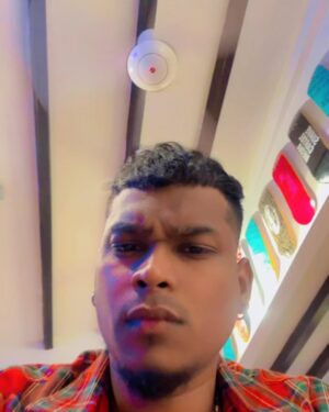 Vasantha Kumar P Instagram - That’s how I rock with ma fav சிவப்பு shirt 🚒
#4o1aar6ang®️