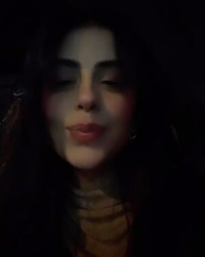 Yashma Gill Instagram - 🌃😴💃✨🍱🎶 
 

Ps: sorry for the song choice in the 6th slide 🤣🙏