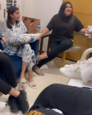 Yashma Gill Instagram - Friends who proved to be family ❤️

I know I’m posting this super late, but the appreciation is long overdue. I was waiting to fully recover. I cannot begin to express how much your help and prayers made my worst times so much easier. You beautiful souls, inside and out, I can never thank you enough. In memory of being my most annoying self for you all 🙈 

 And to the one who stayed overnight and looked after me tirelessly YOU ARE MY SISTER @haniaheheofficial 
 
The the ones who weren’t captured but were there through n through @sabooraly @sarasalonandspa_ @zhalay @komallmeer @manshapasha @dananeerr @nashmiarao @mobaig01 @waqas_rizvi @imareebahabib @syedatuba thank you from the heartiest part of my heart 💋💋