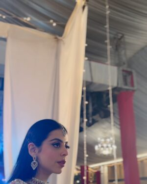 Yashma Gill Instagram - The first video explains hooram and Haris’s chem the best!! 
 
Some BTS from Habil aur Qabil just cus m missing em set days!! Lekinnnn main sawal mera ye haeee k KYA Haris aur Hooram ko aik sath honaaa chaeya ya nahe? Air es Sobia ka kya kareyn idher bhe dekhain trying to be fake friends with me!! Qadir sirf khatay thay set pay ye sara Rowtesserie enkay lya aya tha!! 
 
Ohhh and not to forget our director was a TREAT to work with!  Wait till I find more BTs especially of doctor sahab with his dukh bhari poetry!! ✌️
 
 
 #geo #7thskyentertainment #aghaali #nawalsaeed #asadsiddiqui #habeelaurqabeel