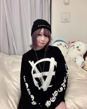 Yuria Tauchi Instagram - 🖤　#vetements #chromehearts