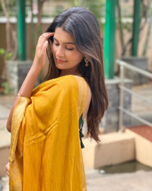 Yuvina Parthavi Instagram - desi flexin!💛🌻