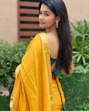 Yuvina Parthavi Instagram - desi flexin!💛🌻