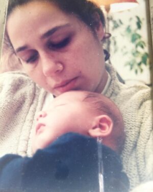 Zeynep Ozbatur Atakan Instagram - Canım oğlum🙏 💜Ne zaman 30 oldun sen? İyi ki doğdun ve iyi ki beni seçtin anne olarak🧿Sana sağlıkla, mutlulukla kutlayacağın nice yaşlar diliyorum🙏🌸🧿🥂🎉🎊 @atozbatur #aliozbatur