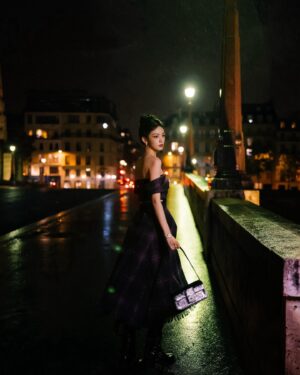 Zhou Ye Instagram - 雨夜巴黎☔️
#dior @dior