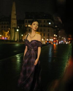 Zhou Ye Instagram - 雨夜巴黎☔️
#dior @dior