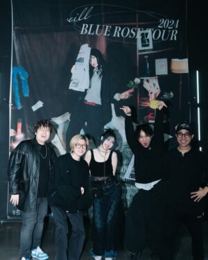 eill Instagram - BLUE ROSE TOUR 2024 finale. 
Thank u Seoul ♡❄️🤍

Hair @hyena_bana 
Make up @soonsoo_sim2818 
Styling @r.soll_office 

Dr @yukinops 
Ba @ochi_the_funk 
Key @ryoleftymiyata 
Gt @ Katsushiro Sato 
MNP @yosukeminolu 

Light @anamee_1209 

BIGLOVE.
