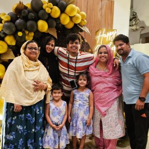 irfans view Instagram - Family! Thanks for everything and more!
30 vayasu, Alhamdulillah ❤️

#birthday