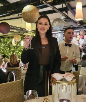 İlknur Soydaş Instagram - Happy Birthday To Me 🥂