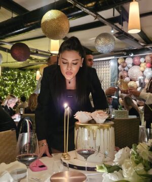 İlknur Soydaş Instagram - Happy Birthday To Me 🥂