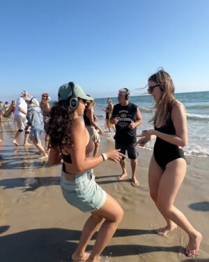 Aakansha Monga Instagram - LA’24!!! 💜😭 
A city that completely surprised me and stole my heart. The energy, the people, the creativity—Los Angeles offers abundance in every possible way.

#1 - Caught in a moment at Muscle Beach, Santa Monica 🏋️‍♀️ 
#2 - The famous influencer hike 🤣 which, TBH, looked exactly like the hills near Delhi lmaooo (minus the shirtless guys and cute dogs 😅) 
#3& #4 - Work mode at the Zedd album launch party!! And got my own SLO MO video by @colewalliser!
#5, #6, #7 - Post-meditation snaps at my @airbnb in Santa Monica—seriously the most beautiful space! So much sunlight 🥹 
#8 & #9- Silent dance party   padel with the most amazing girls 🥰 You all made my trip unforgettable! 
#10 - I can confirm… this “place” is just a studio, and no one actually works here 🤣🤣🤣 
#11 - Killed it at a Solidcore workout. Women are SO strong!!! 💪 
#12 - My partner in crime and work haha!! Kombucha parties >>> cocktail parties forever.

Huge shoutout to @airbnb for always making my stays incredible and for gifting me this cute stay hehe! There’s nothing like the comfort and character of an Airbnb—it's why I always choose them when I travel.💜😊💜