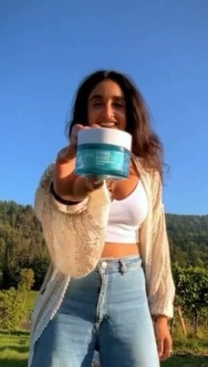 Aakansha Monga Instagram - What are your essentials? 

You don’t want to be focusing on a 20-step skincare routine while traveling... keep it simple and glow on the go! ✨ 

Here are my top 3 essentials:

1️⃣ Lip balm with SPF – because dry lips are a no-go when snapping travel selfies.

2️⃣ Neutrogena Hydro Boost Water Gel – instant hydration in a jar! 💧 It’s my skin’s lifesaver for flights, long days, and climate changes. It’s packed with Hyaluronic acid & electrolytes to keep your skin fresh all day! 

3️⃣ SPF 50  sunscreen– unless you’re aiming for that sunburned look (spoiler: you’re not).

Stay hydrated, pack light, and keep your skincare routine easy so you can focus on the adventure ahead! ✈️🌍

#Ad #Neutrogena #HydroBoostWaterGel #HydrateSkinInstantly #MySuperchargedSkin #HyaluronicAcid #NeutrogenaHydroBoost