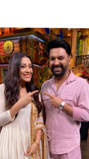 Aanchal Munjal Instagram - #Throwback to one of the most special moments of my journey—being invited to #TheKapilSharmaShow ! 🌟 It was truly an honor to be on that stage, and I’m so grateful to @kapilsharma for making it so memorable. All this is possible only because of the blessings of Waheguru and the Almighty, and the constant love from my audience. 🙏

A very special thank you to @sidharth_sengupta Sir for believing in me and giving me the opportunity that made this moment possible. ❤️ Still can’t believe those Kaali Kaali Ankhein got me there! 😉 

Thank you @jyotisagar2409 Sir @netflix_in

#YehKaaliKaaliAnkhein #Season2 is #TRENDING #1 on #Netflix ! Give your immense love ❤️ Purva is watching you all 😂

Thank you the whole of team of #Ykka 2
@edge.storm @jyotisagar2409 @sidharth_sengupta @varunsagarchopra @badolavarun @muralikdop @manigandan_ashokan @vishal_bajaj_1603 @kerala_underworld @_madrasi @parichit5 @subodhsrivastavar @gandharmokashi @dhananjaysfx @shivaminsanegupta @anujdanait @innovativeraaj @tahirrajbhasin@battatawada @anchalsinghofficial @saurabhshuklafilms @anantvjoshi @sufisoul @bijjugkalaa @hetalgada1 @surya_sharma_09 @guruchoudhary @BenedictGarrett @emily.acland
@makeupandhairby_netra @fouzikazi_makeupndhair
@suchijaggikapoor @itsbhavyapatel_ 
🙏😉❤️ #GratefulHeart #ThrowbackMagic #KapilSharmaShow #YehKaaliKaaliAnkheinSeason2
#Season2 #kapilsharma #ott #Aanchal #AanchalGSinggh
Credit- Sony entertainment