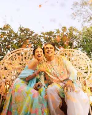 Aarohi Patel Instagram - Sundowner Haldi 💛 
05.12.24
.
Pictures : @silverlightstudios.in 
Event curated and managed by @event.kalakar 
Event styled and designed by @events_by_the_planners_project 
Music : @aalapdipeshdesai @parthdesai.27 
Singer : @jigrra 
Location : @bamboosaa
Caffeine handled by @thedarkroast