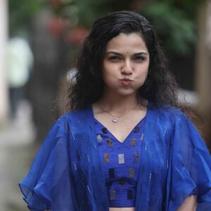 Aarya Ambekar Instagram - "Saglyancha Photo Aala Pahije".! (Swipe!)Because these pics kinda resemble the mood I was in, when recording this peppy number for @pankajjpadghan dada, for the film "Hashtag Tadev Lagnam"!!!😁 Listen to my solo version ("Saglyancha Photo Aala Pahije Aarya Ambekar version") too if u haven't yet!😁

Pics perfectly captured by @saneshashank