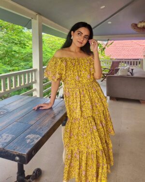 Aastha Chaudhary Instagram - 🌻💖💫

Wearing- @aavisaindia