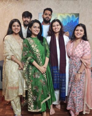 Aastha Chaudhary Instagram - Kafii late post 🙈 🤣 
A week full of laughter, madness & celebration 💕
#lafamilia #diwali2024 #bhaidooj #govardhanpuja