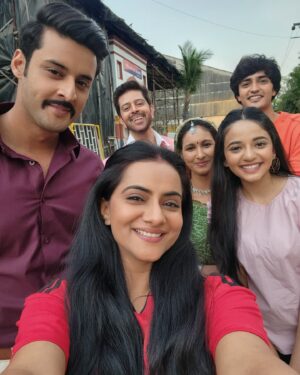 Aastha Chaudhary Instagram - Adios #merabalamthanedaar 💖You will always have a special place in my heart 🥹
Thank you @shashisumeetproductions @somani_sheetal @shashisumeet @shashisumeet_ @sumeetmittal_clicks @prashrathi @tarlok_rooprai @nitin.dwivedi @mangeshk30 @vikramlabhe @pawan_parkhii @jitender_1408 @nageenmirza @kanupriya.agrawal02 @sakshitandon
For this beautiful show 😍 

Thank you for amazing memories @shrutisanjeev78 @i_shagunofficial @rishikhuranaactor @supriyarshukla @chawlarajendra @neelu_vaghela @anand2143  @prateekk.singhh @jeevanshchadha @srishtisingh02 @ @vije.bhatia @official_honeyy_soni11 @sidharth_dhanda @__maitribhanushali__ @anujawalhe @raghavgosainnn @nirbhaythakur91 @actor_rajani @punitt.tejwani @khushidani
Love you guys 🤗💖

Specially you @shrutisanjeev78 your are my pyara baccha
 good luck for your future 💖🧿🤗
Forever your gud ki dheli 🥹👩‍👦
