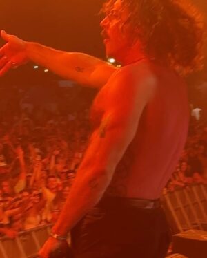 Abbie Chatfield Instagram - Come on Gisborne let’s go pardi!!!!! @rhythmandvines had a @pekingduk set AND a @keliholiday set???? A dream. Love you forever Aotearoa ❤️