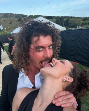 Abbie Chatfield Instagram - Come on Gisborne let’s go pardi!!!!! @rhythmandvines had a @pekingduk set AND a @keliholiday set???? A dream. Love you forever Aotearoa ❤️