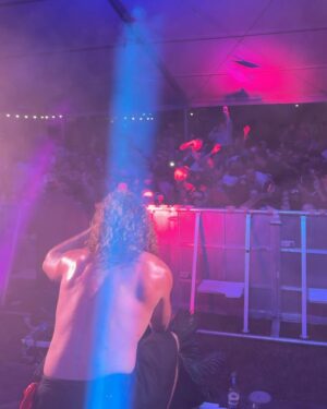 Abbie Chatfield Instagram - Come on Gisborne let’s go pardi!!!!! @rhythmandvines had a @pekingduk set AND a @keliholiday set???? A dream. Love you forever Aotearoa ❤️
