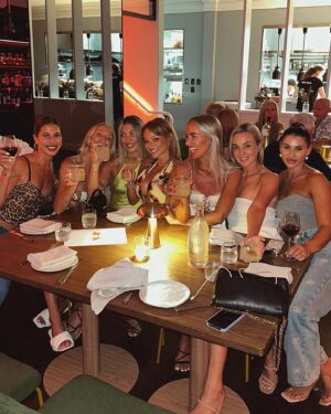 Abby Dowse Instagram - Merry Christmas 🎄🎁🍸❤️🤶