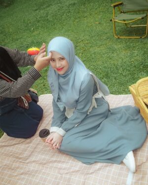 Adhisty Zara Instagram - Lovely day bareng si kasep @abunsungkar 😋🤍
seru banget photoshootnya kemarinnn! thankyou @jilbrave.official 💕 Ini special collection Cinta Dalam Ikhlas series, gemes semuaaaa!!!

Langsung serbu launchingnya sore ini jam 16.30 yaa 🫶🏻