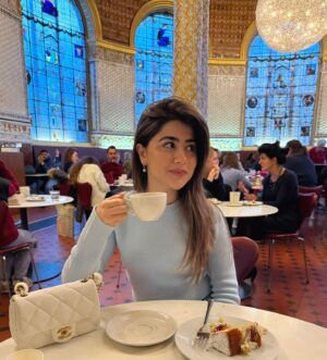 Aditi Bhatia Instagram - imma pro faker at making it look like someone’s taking my pics while i was out on a solo day out with my dearest tripod ☺️