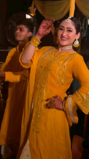 Aditi Sajwan Instagram - November Wali Shaadi !! Osho Gyaan !! 
#aditireels 
#hamzazaiyanwedding