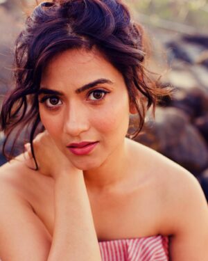 Aditi Sharma Instagram - 🧚🏻‍♀️🌸 you don’t love the Beautiful , 
whoever you love becomes Beautiful ,
Love gives beauty to everything 🌈💫
#loveislove #countyourblessings #positivevibes 🌻
#lovethesong ❣️