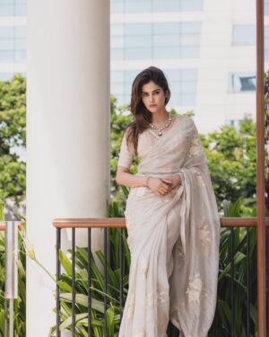 Aditi Sudhir Pohankar Instagram - Wish you all a very Happy Diwali ! 🪔 
.
.
.
.
Photographer @kiransa 
Stylist @yashasvi_mehlawat 
Outfit @thehouseofinari
Jewellery @ishhaara @ascend.rohank
Hmu @aaditipohankar 🥷🏿
.
.
#aaditipohankar #diwali #happy #picoftheday #pic #photography #photooftheday #instagood #instagram #smile #saree #love #featival #festive