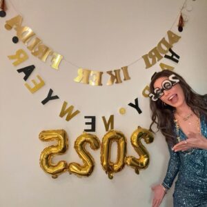 Adriana Fonseca Instagram - Primer post del año, deseándoles lo mas bonito!
______
Cosas que nos reten a sacar lo mejor de nosotros, compasión, amor, prosperidad compartida y larga vida con salud! 

First post of the year, wishing you all the most beautiful things! Challenges that inspire us to bring out our best, compassion, love, shared prosperity, and a long life filled with health!
.
.
#newyear #lifestyle #cute #fashion #latina #LA