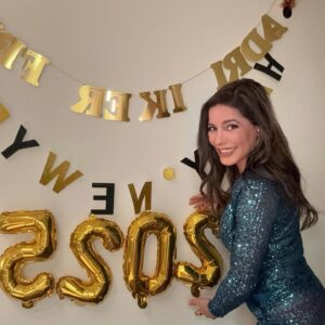 Adriana Fonseca Instagram - Primer post del año, deseándoles lo mas bonito!
______
Cosas que nos reten a sacar lo mejor de nosotros, compasión, amor, prosperidad compartida y larga vida con salud! 

First post of the year, wishing you all the most beautiful things! Challenges that inspire us to bring out our best, compassion, love, shared prosperity, and a long life filled with health!
.
.
#newyear #lifestyle #cute #fashion #latina #LA