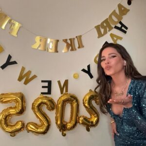 Adriana Fonseca Instagram - Primer post del año, deseándoles lo mas bonito!
______
Cosas que nos reten a sacar lo mejor de nosotros, compasión, amor, prosperidad compartida y larga vida con salud! 

First post of the year, wishing you all the most beautiful things! Challenges that inspire us to bring out our best, compassion, love, shared prosperity, and a long life filled with health!
.
.
#newyear #lifestyle #cute #fashion #latina #LA