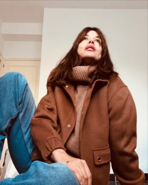 Adriana Ugarte Instagram - Señoritas mías,se acerca mi cumple 🎈🎶

Regalazos  @elenabeautyalien  @ehmoda 
@gerarddarel 🤍🤍🤍