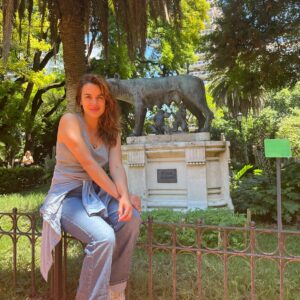 Adriana Ugarte Instagram - Argentina de mis amores❤️‍🔥🇦🇷🥐
@karolainus21 

@mardelplataff 
@elsilenciodemarcostremmer 
@mariagorof 
@marinagarciajoyas 
@valytyplace 
@alipromesas 
@martinellishoes 
@ehmoda 
@thomassabo 
@guess 
@antikbatik_paris 
@thomassabo 
@benjaminvicuna.ok 
@angelacariddi